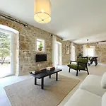 Villa Mira With A Heated Pool And A Sea View Božava