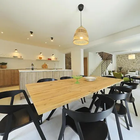 Mira With A Heated Pool And A Sea View Bozava