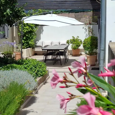 Mira With A Heated Pool And A Sea View Božava