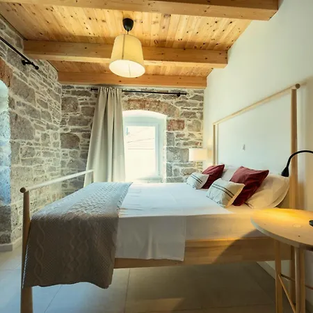 Villa Mira With A Heated Pool And A Sea View *