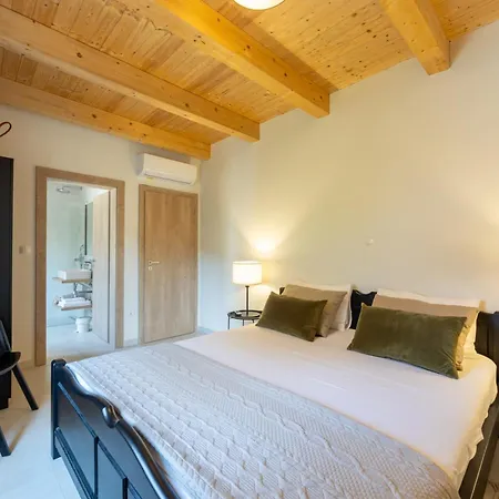 Mira With A Heated Pool And A Sea View *