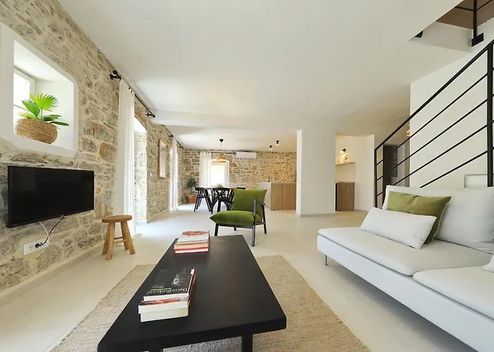 Mira With A Heated Pool And A Sea View Villa Božava