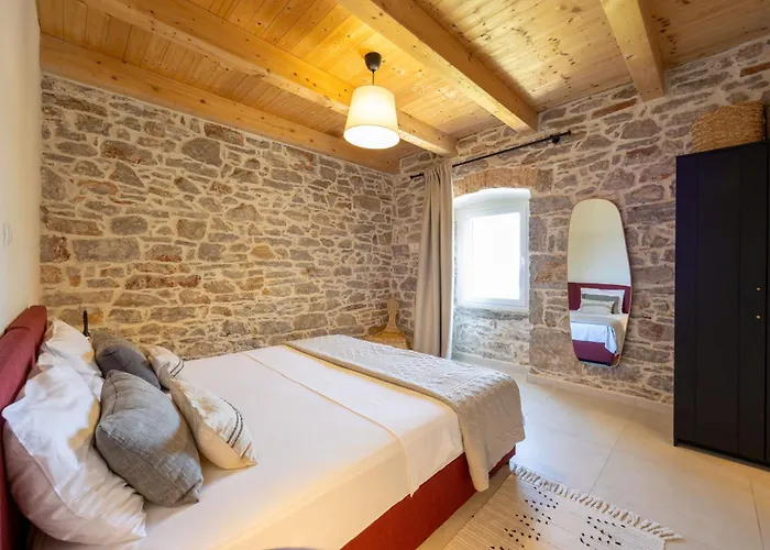 Villa Mira With A Heated Pool And A Sea View Božava