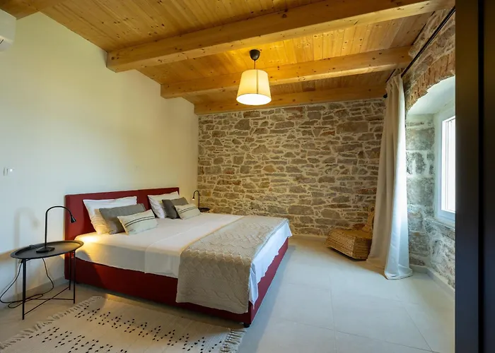 Mira With A Heated Pool And A Sea View * Božava
