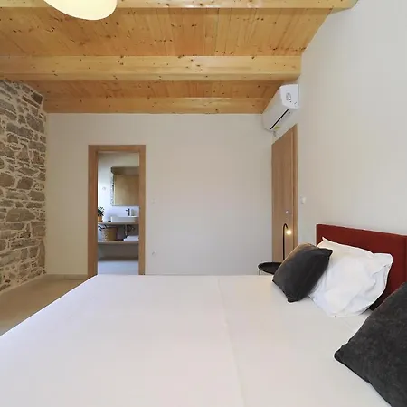 Mira With A Heated Pool And A Sea View Bozava