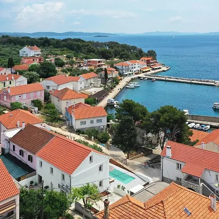 Villa Mira With A Heated Pool And A Sea View