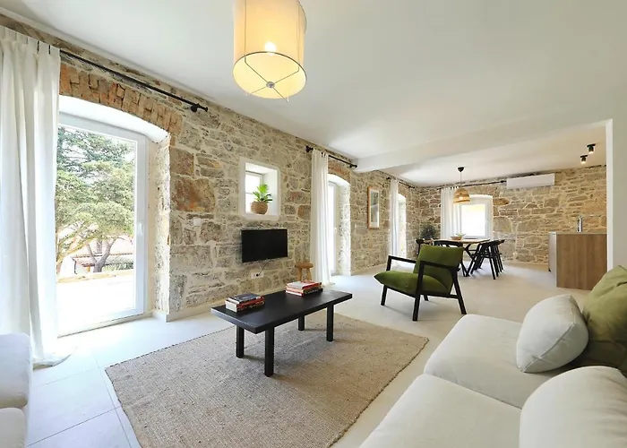 Vila Mira With A Heated Pool And A Sea View Bozava