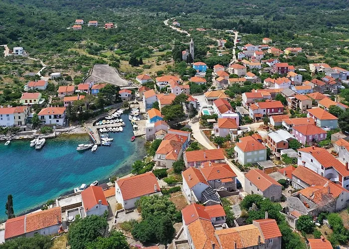 Mira With A Heated Pool And A Sea View