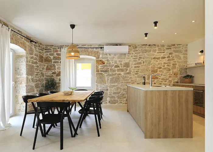 Vila Mira With A Heated Pool And A Sea View Bozava