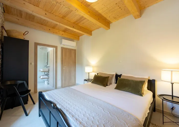 Mira With A Heated Pool And A Sea View *