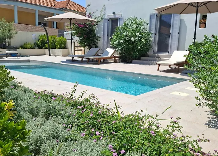 Mira With A Heated Pool And A Sea View *