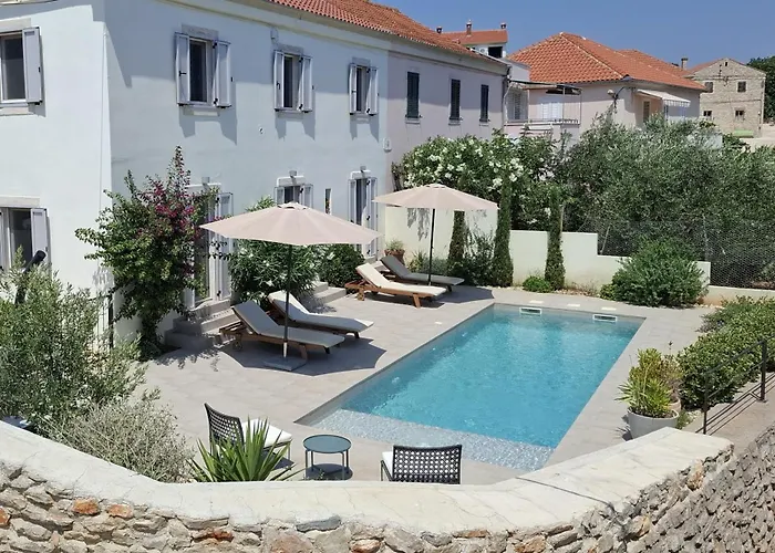 Villa Mira With A Heated Pool And A Sea View Božava